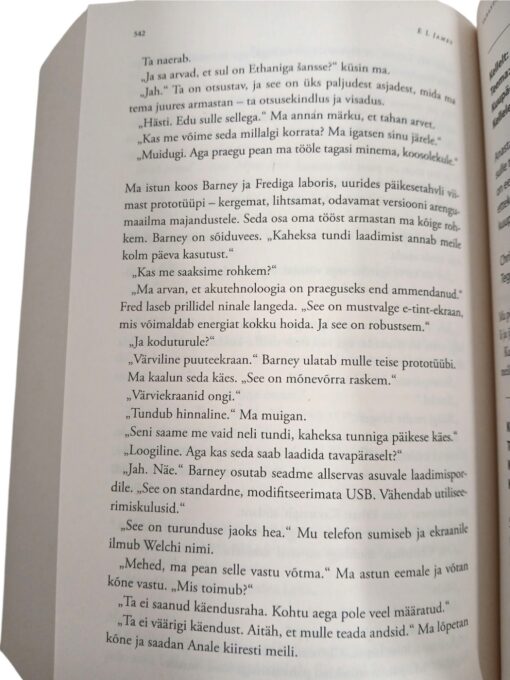 "Vabastatud. Viiskümmend vabastatud varjundit Christian Grey silmade läbi" E.L.James - Image 3