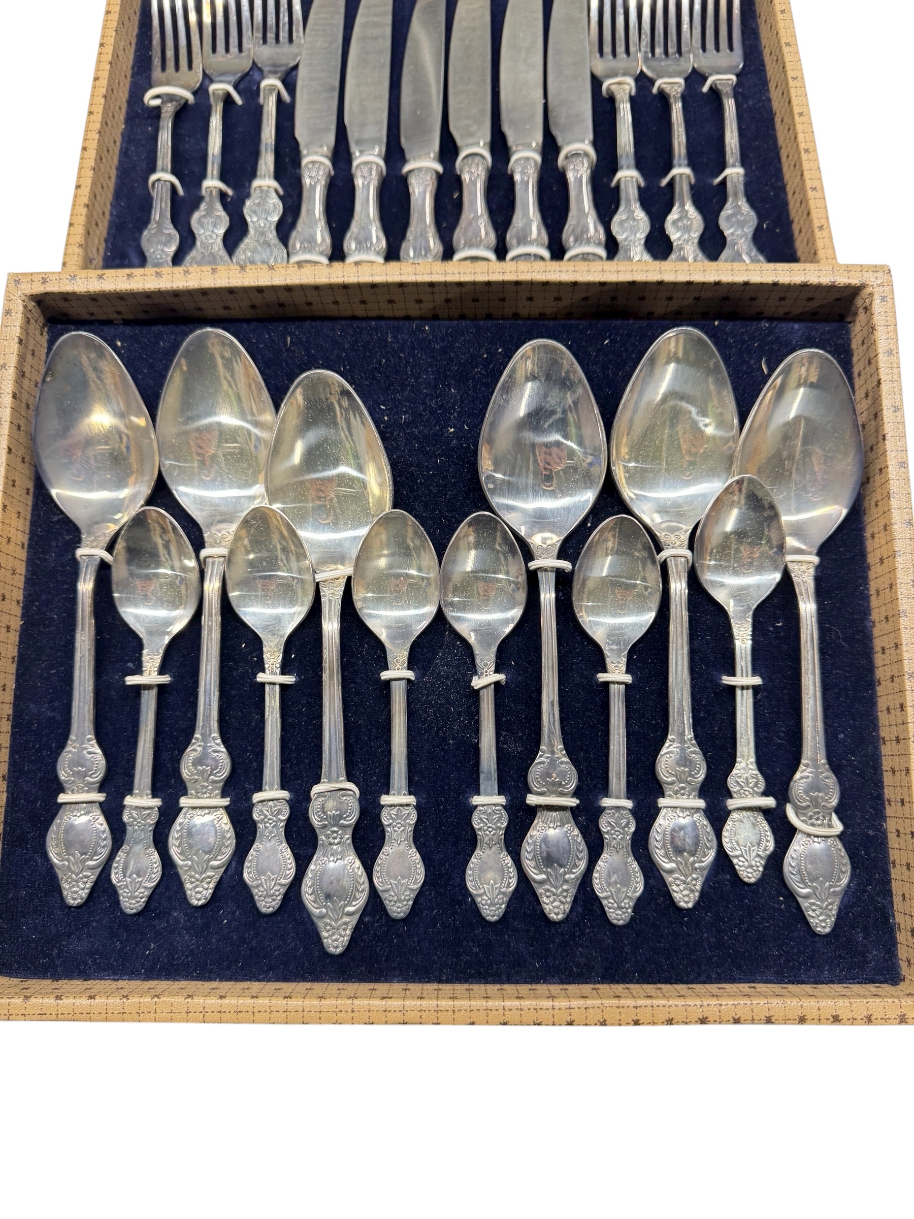 Söögilauakomplekt RMZ MNC uushõbe - Image 3